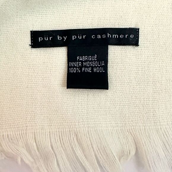 Fine Wool Wrap Throw Blanket Ivory 50x72 inches - Picture 6 of 7